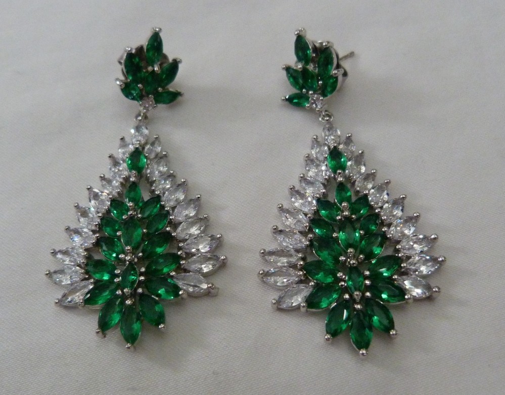 2 3/8″ LONG SPARKLING FACETED REAL LOOK GREEN & CRYSTAL DANGLE DROP EARRINGS