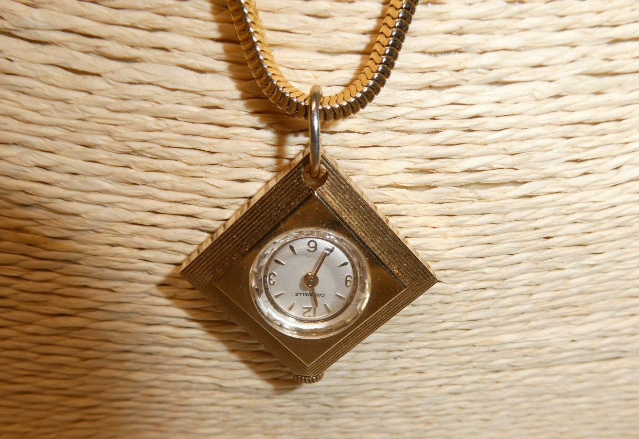 VTG Caravelle 24″ Necklace Pendant Watch Women Gold Tone Square Case Manual Wind