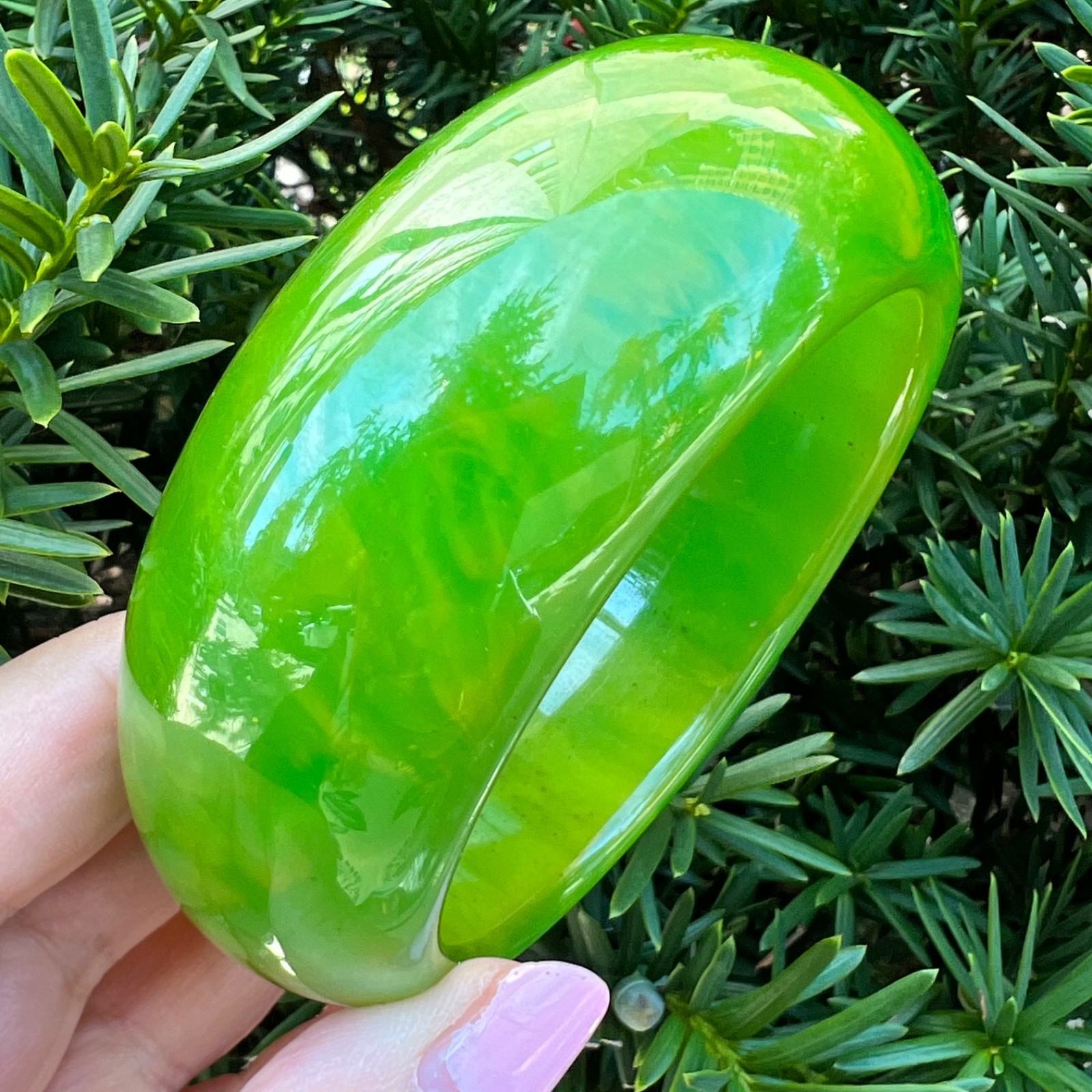 VINTAGE VIVID MARBLED KELLY GREEN BAKELITE FAT DONUT WIDE BANGLE BRACELET UNIQUE