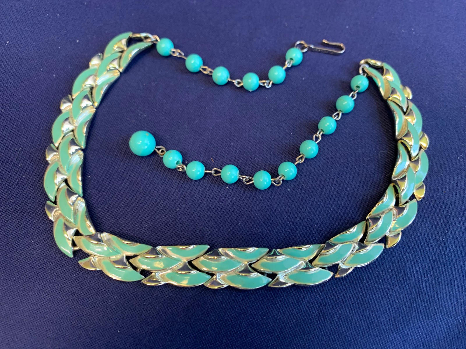 Vtg Coro Necklace 16.5″ Fashion Jewelry Sea Green Enamel Beaded Hook Clasp *READ