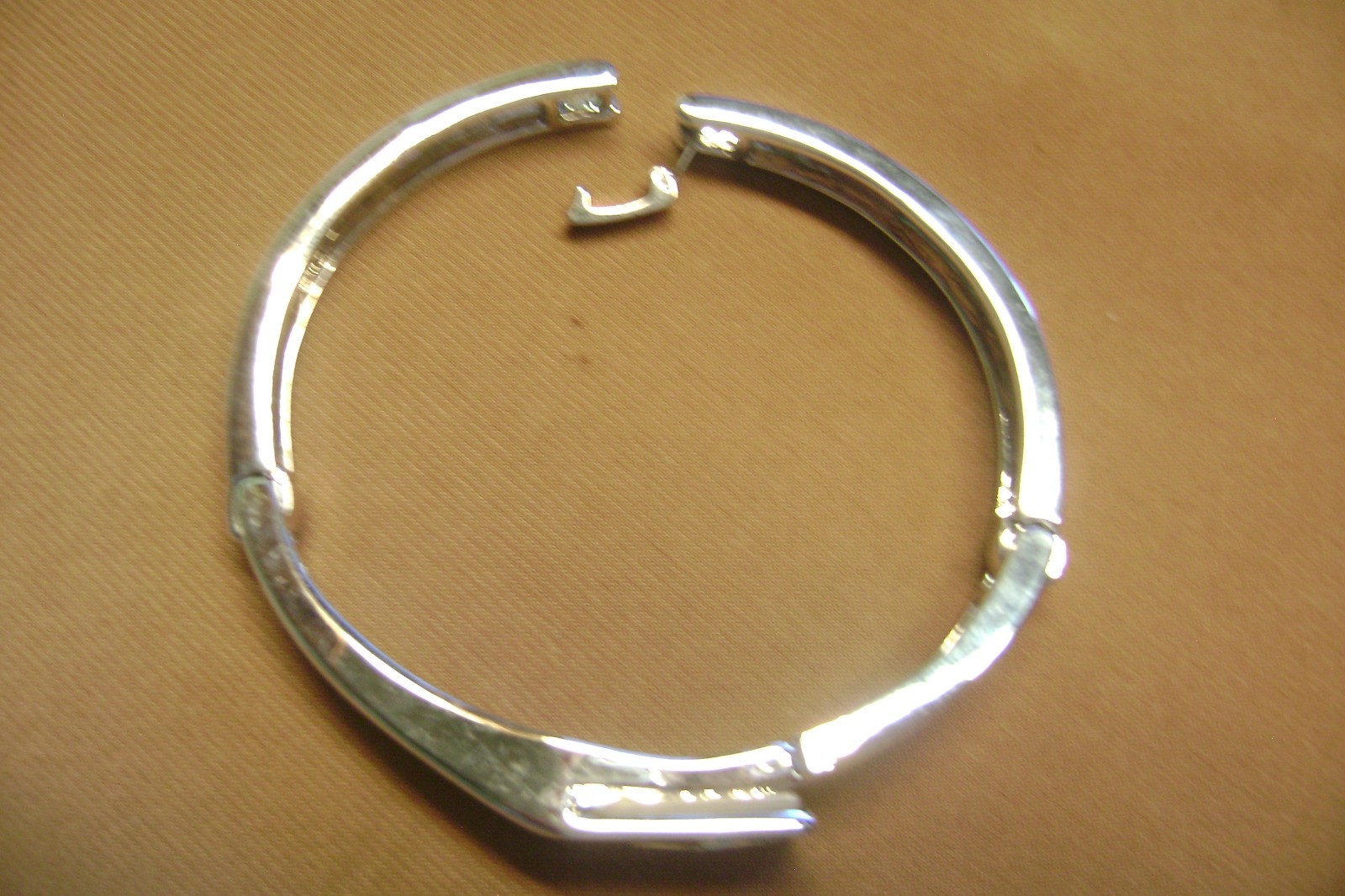 VINTAGE MOTHER OF PEARL INITIAL “H” SILVER TONE 7″ LENTH BRACELET