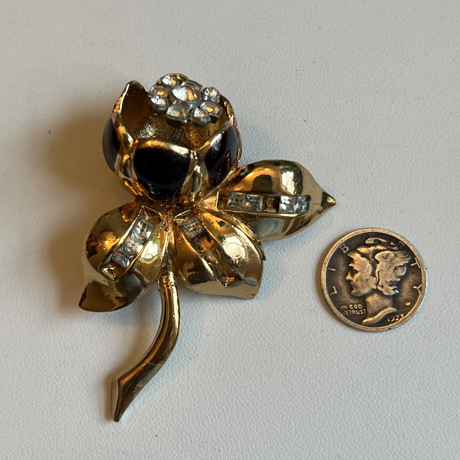 Vintage Coro ? Camilla Flower Trembler Gold Tone Enamel Rhinestone Fur Clip