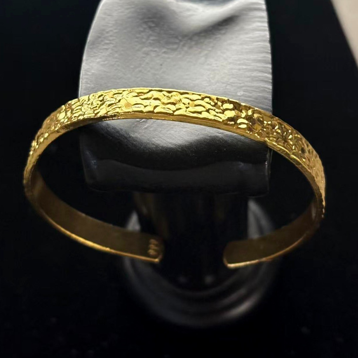 Golden Shinning Cuff Bracelet Bangle Gold-tone marked 999, 7.5 ich (adjustable)