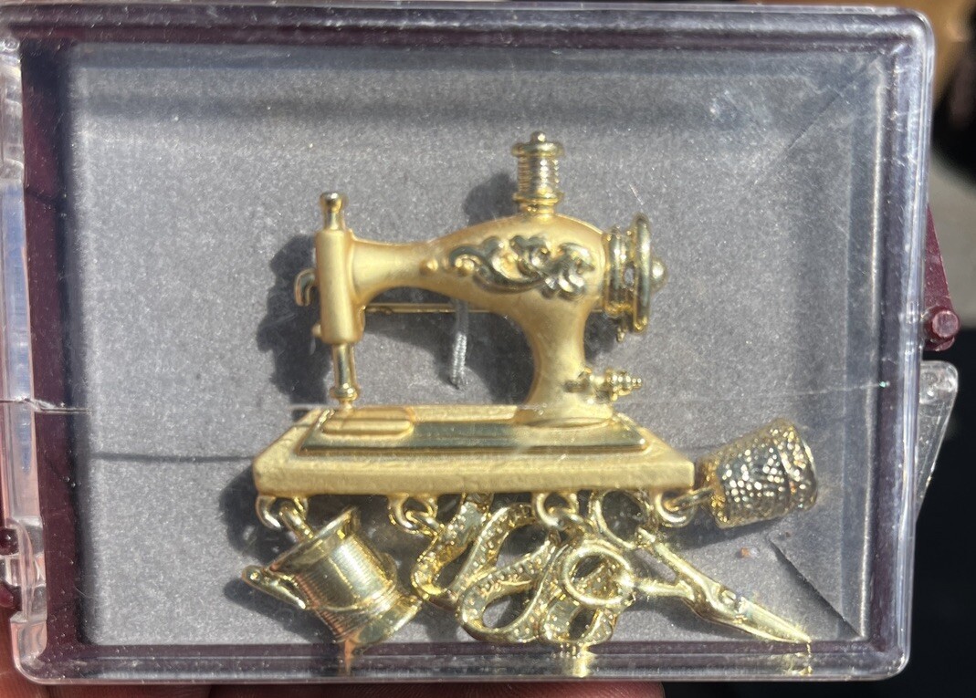 Vintage Danecraft Marked Goldtone Sewing Machine w Scissors Thimble Tape Measure