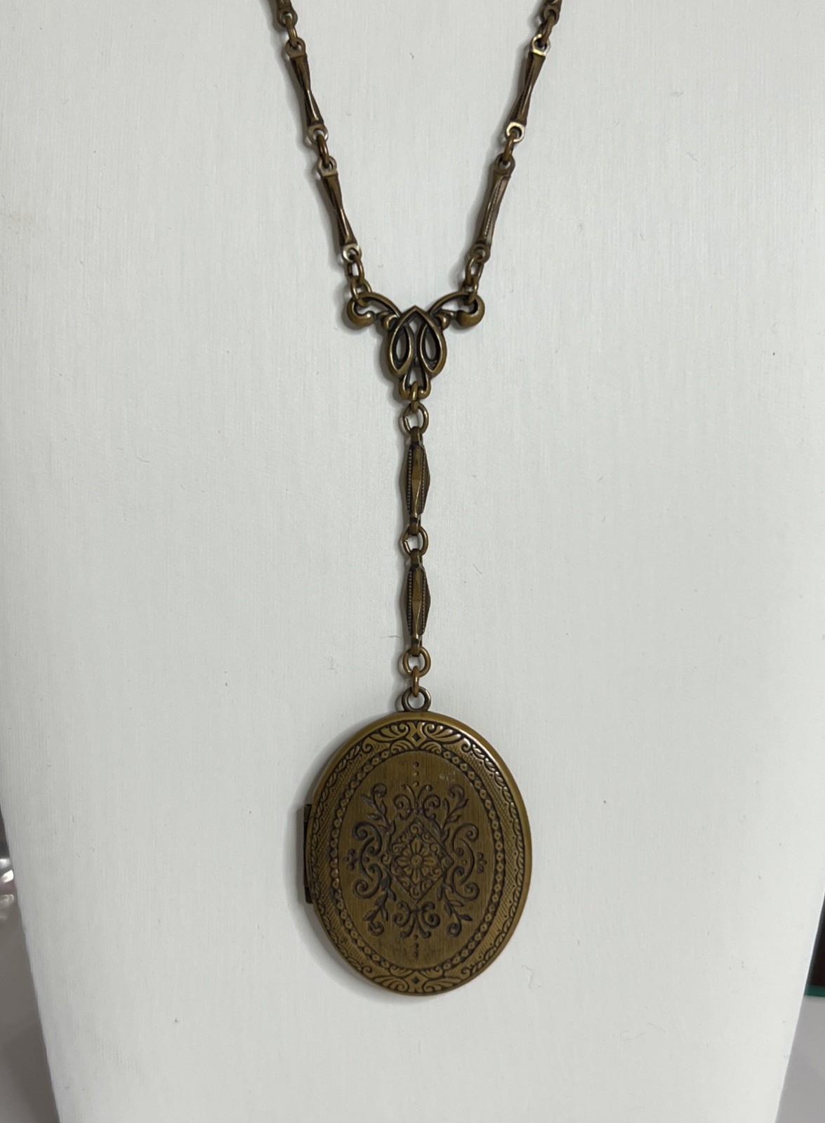Pididdly Links Floral Locket Necklace Brass Tone Victorian Antique Style 20”