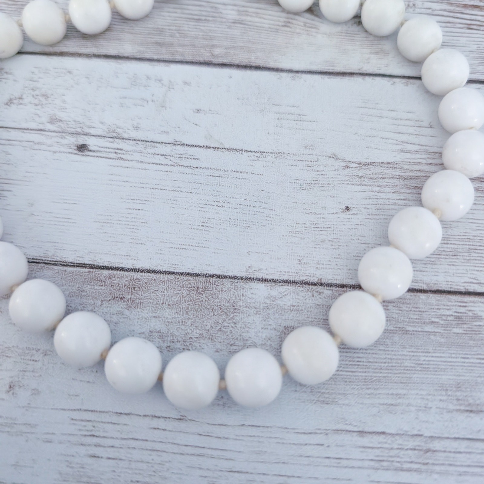 Vintage Necklace Statement Retro Off White Ball Style – Marks & Discoloration