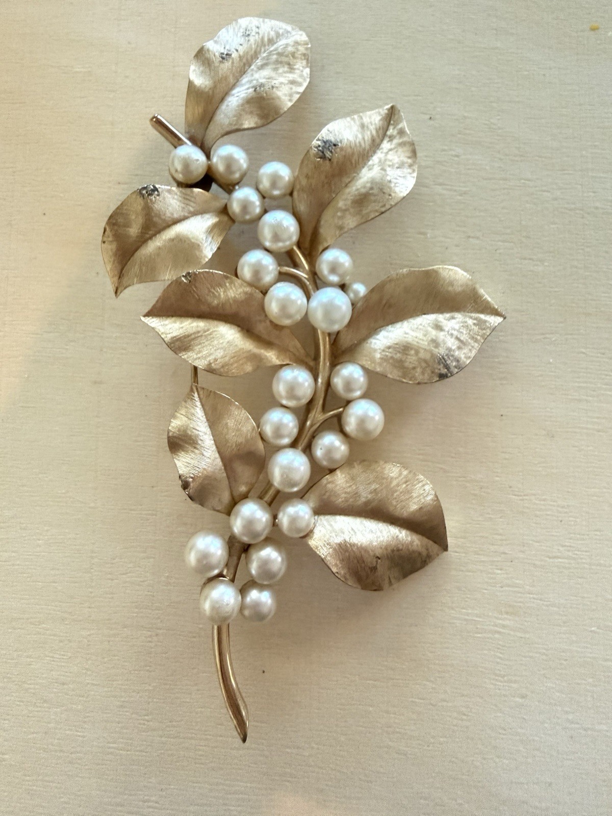 Trifari Signed Gold Tone Leaf Spray Brooch Pin w/ Simulated White Pearl
