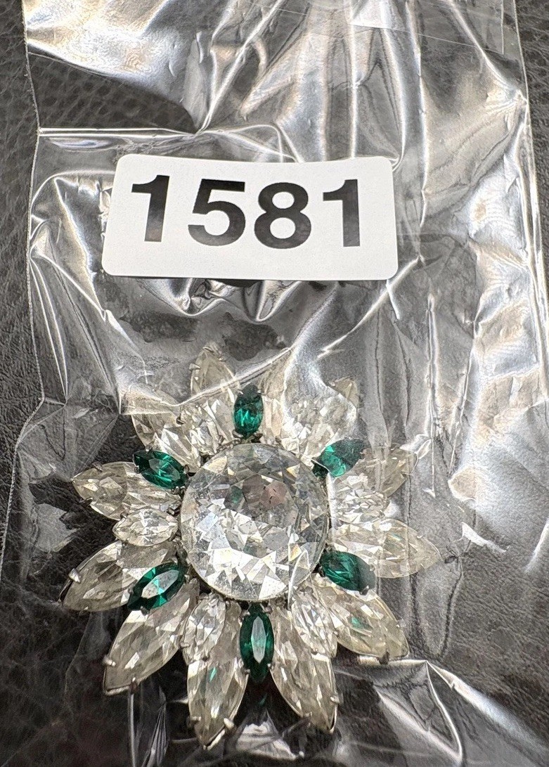 Vintage Emerald Green & Clear Crystal Rhinestone Flower Brooch Pin High End