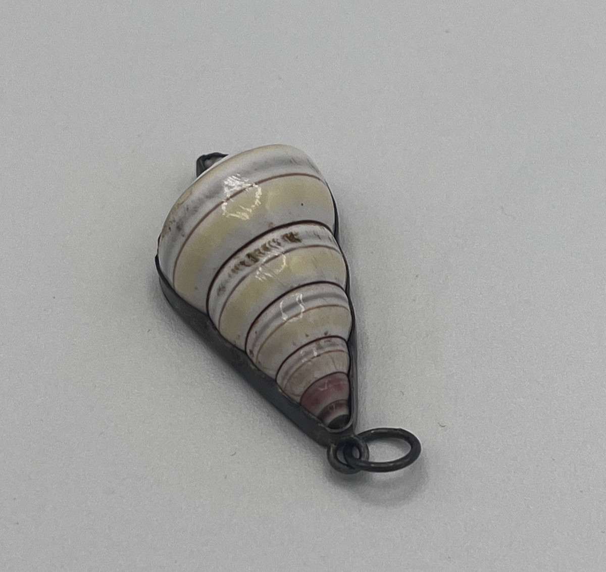 Natural Sea Shell Hand Tooled Silver Encased Vintage Charm Pendant Necklace