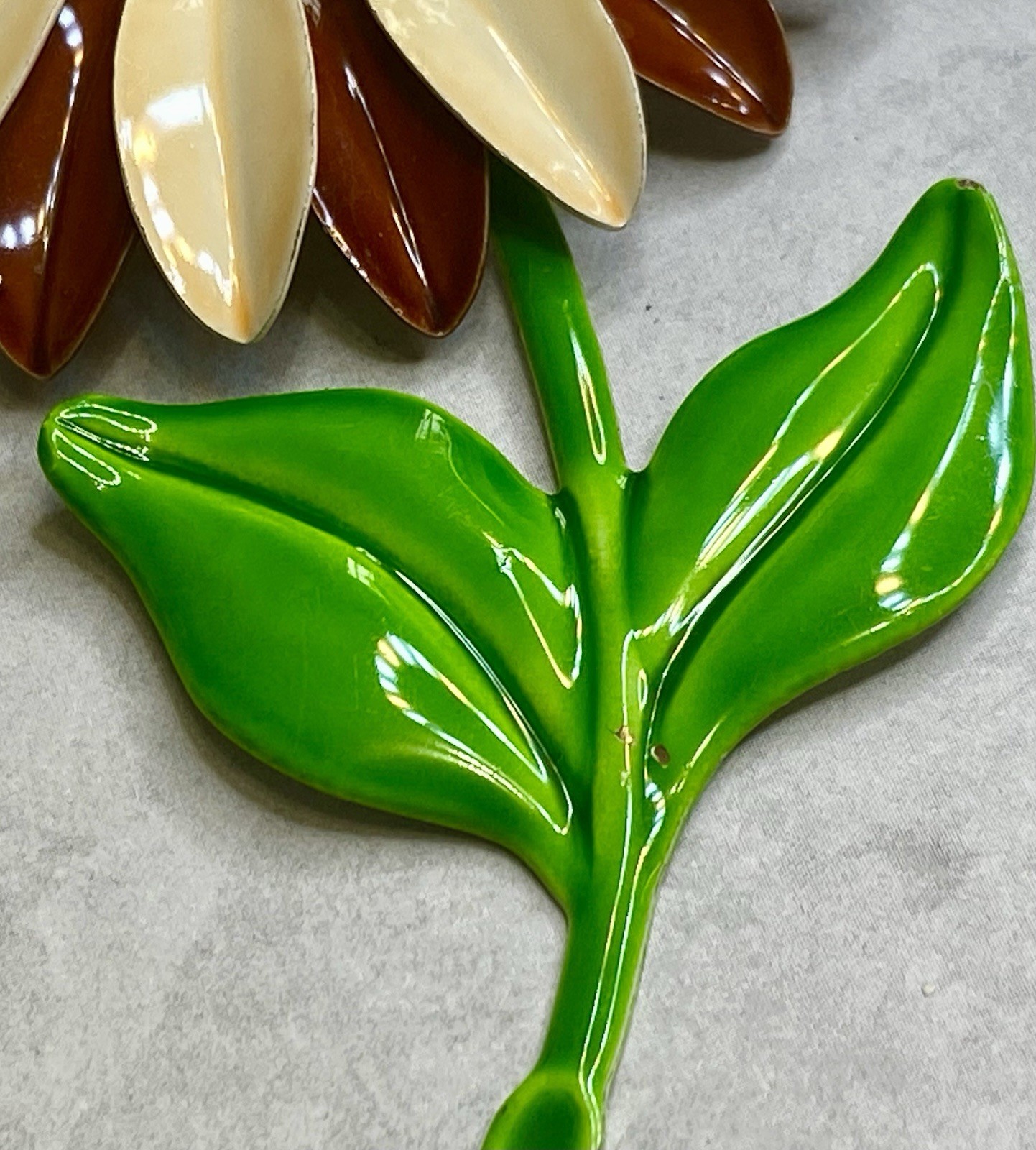 Vintage 60s Brooch Enameled Daisy Flower Cream Burnt Orange 4.25”