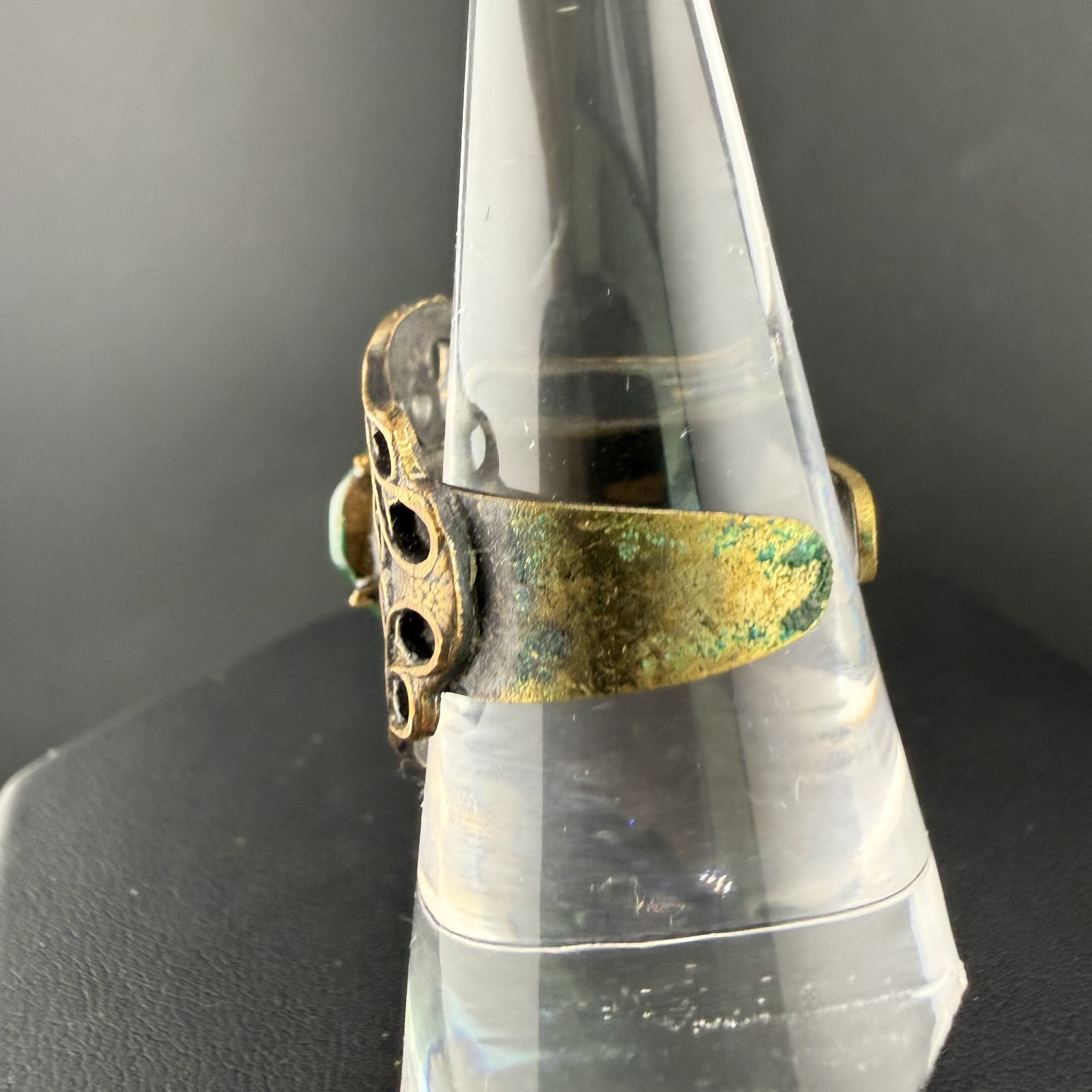 Vintage Rhinestone Ring Dark Green Gold Tone Size 8