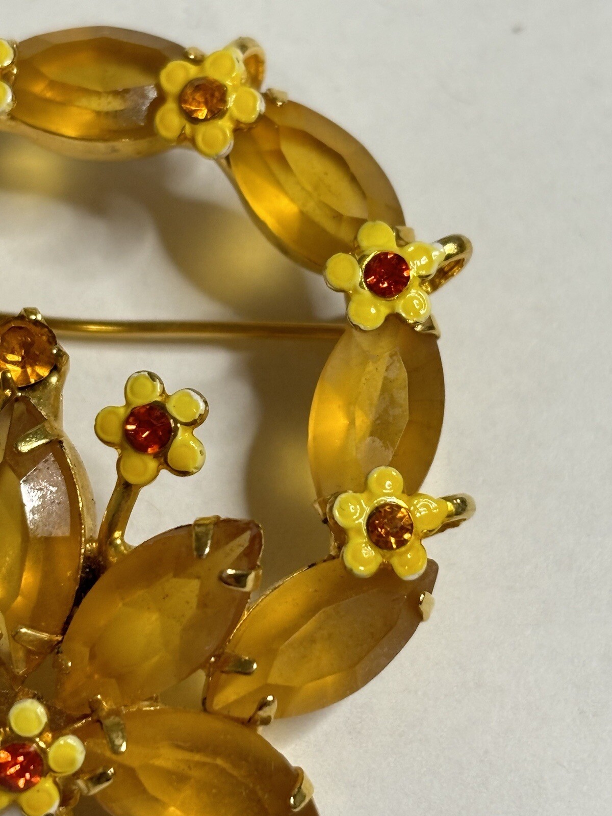 Vintage Style Wreath Shaped Pin Brooch With Flowers Gold Tone