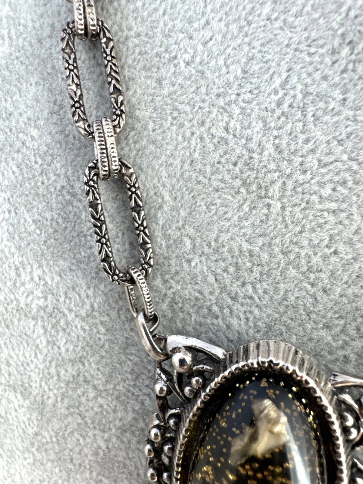 Brutalist Modernist Romantic goth 1960s glitter confetti lucite Necklace Jewelry