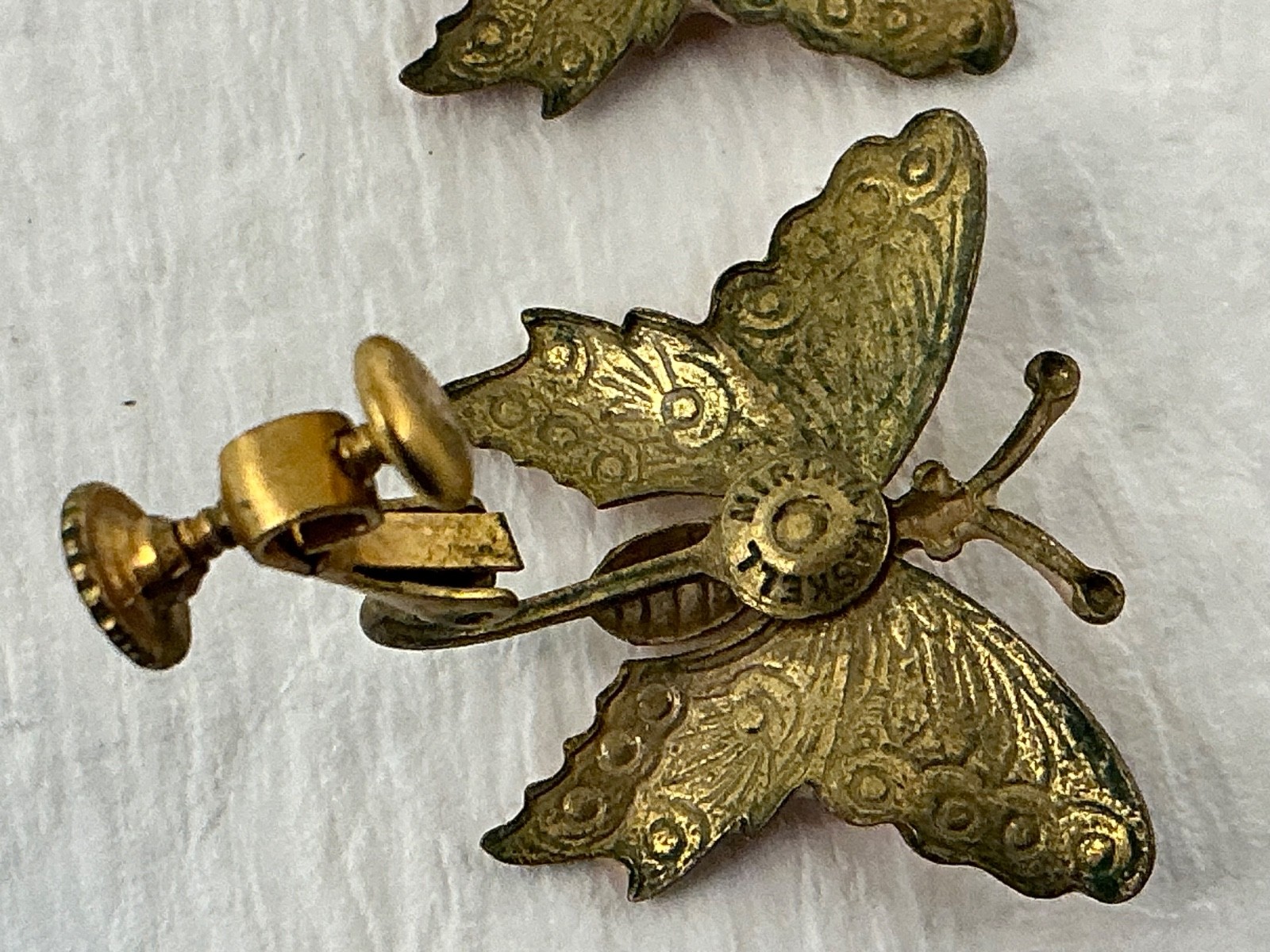 🌸 Vintage Miriam Haskell Peach Enamel Gold Metal Butterfly Screw Back Earrings