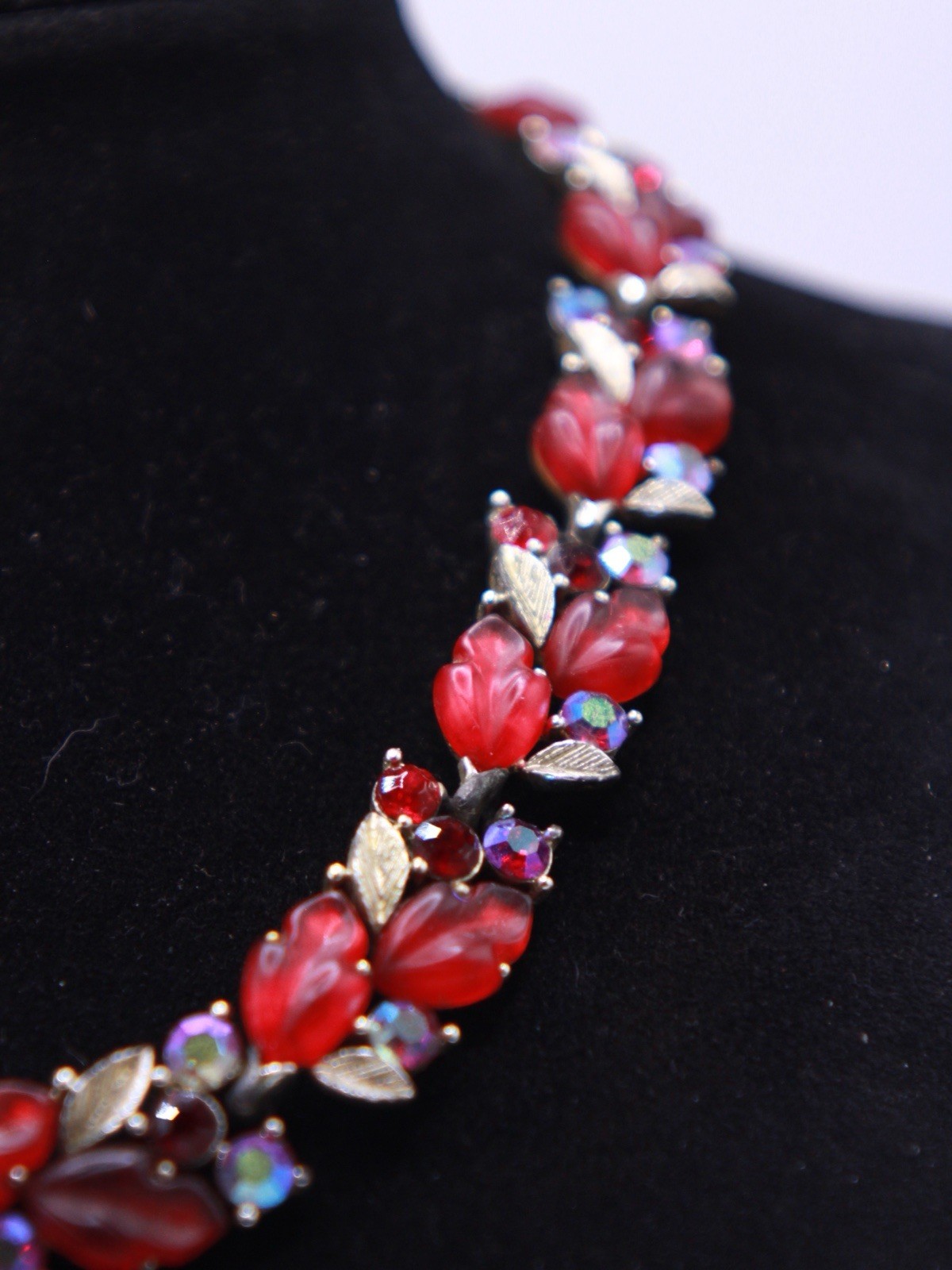 Vintage Lisner Red Oak Leaf Thermoset Rhinestone necklace 16”