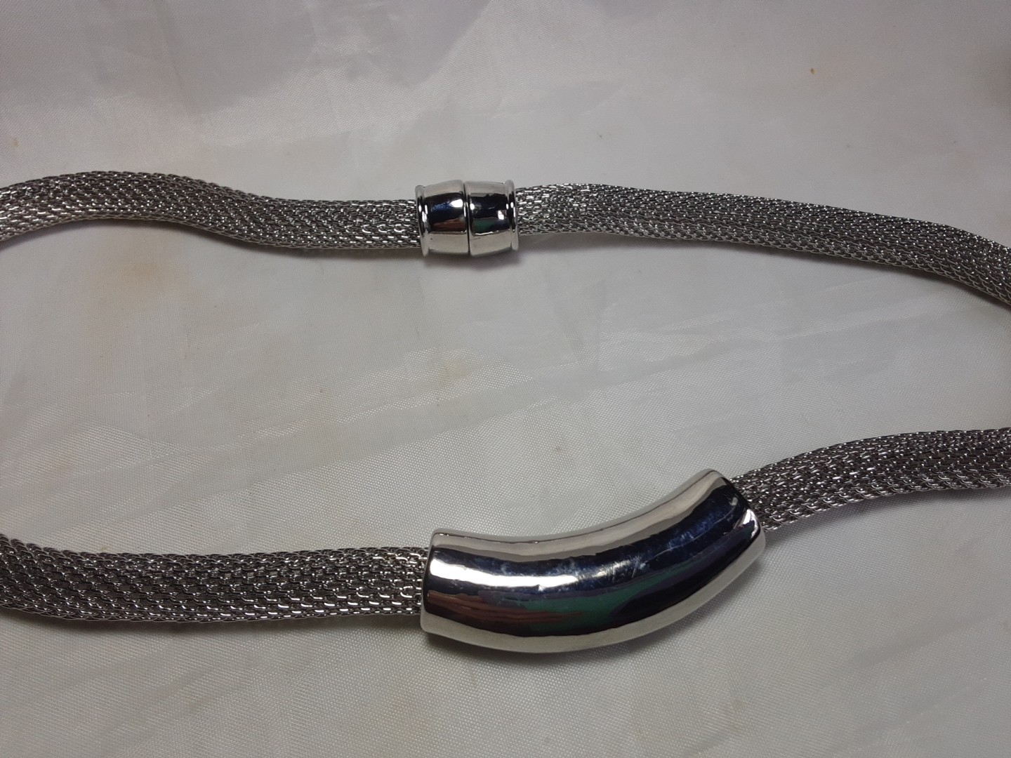 Naclace Silver Tone Mesh Etruscan Magnetic Clasp Wrapped Slide Pendent 19″ NICE!