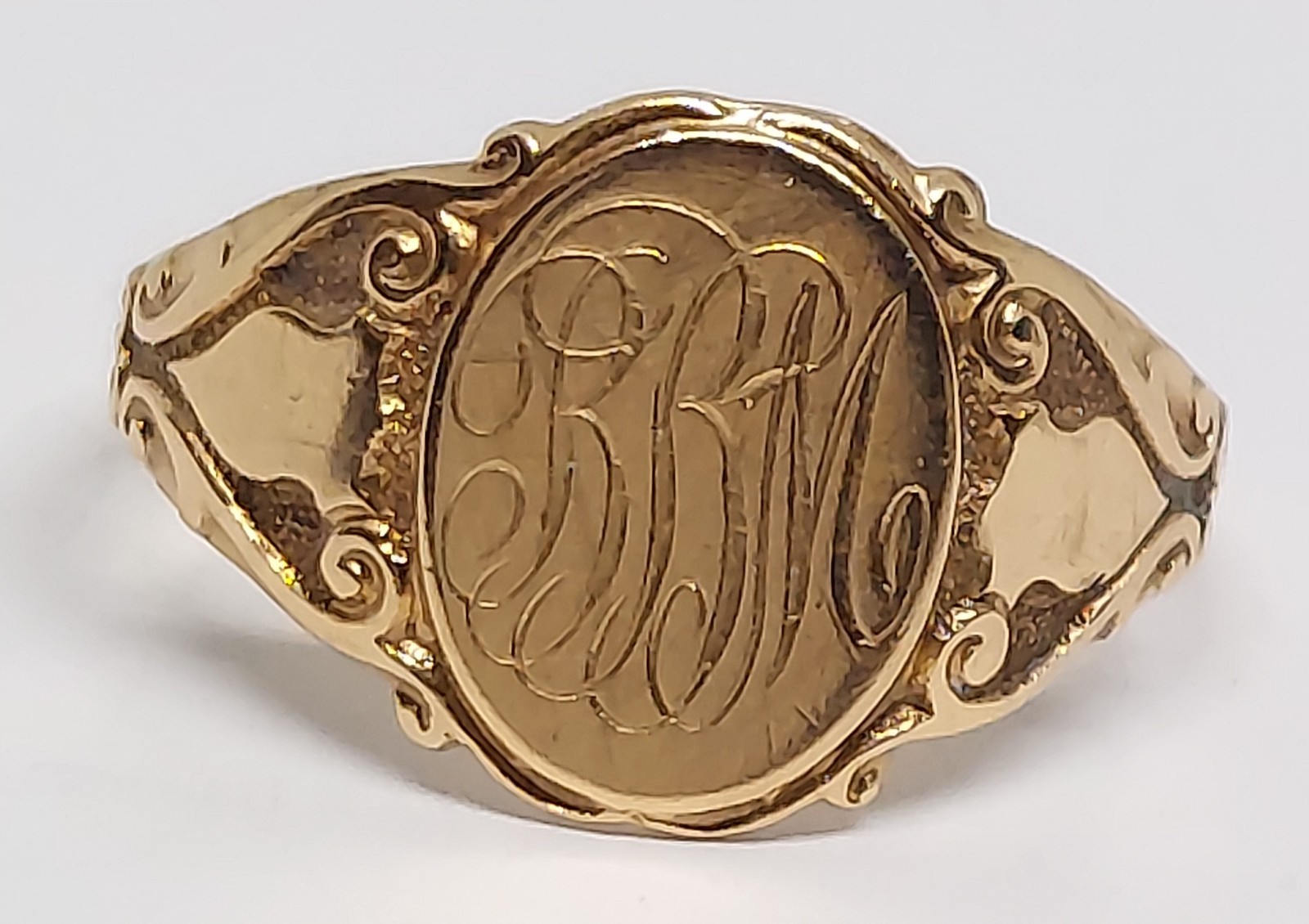 vintage ladies Victorian 14K yellow Gold Signet Ring antique size 9