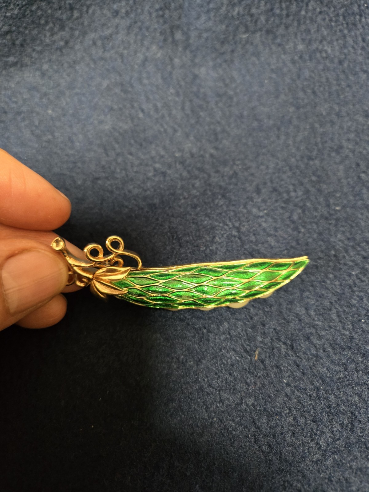 Vintage Crown Trifari Pearl Peas in Green Enamel Pod Brooch Pin