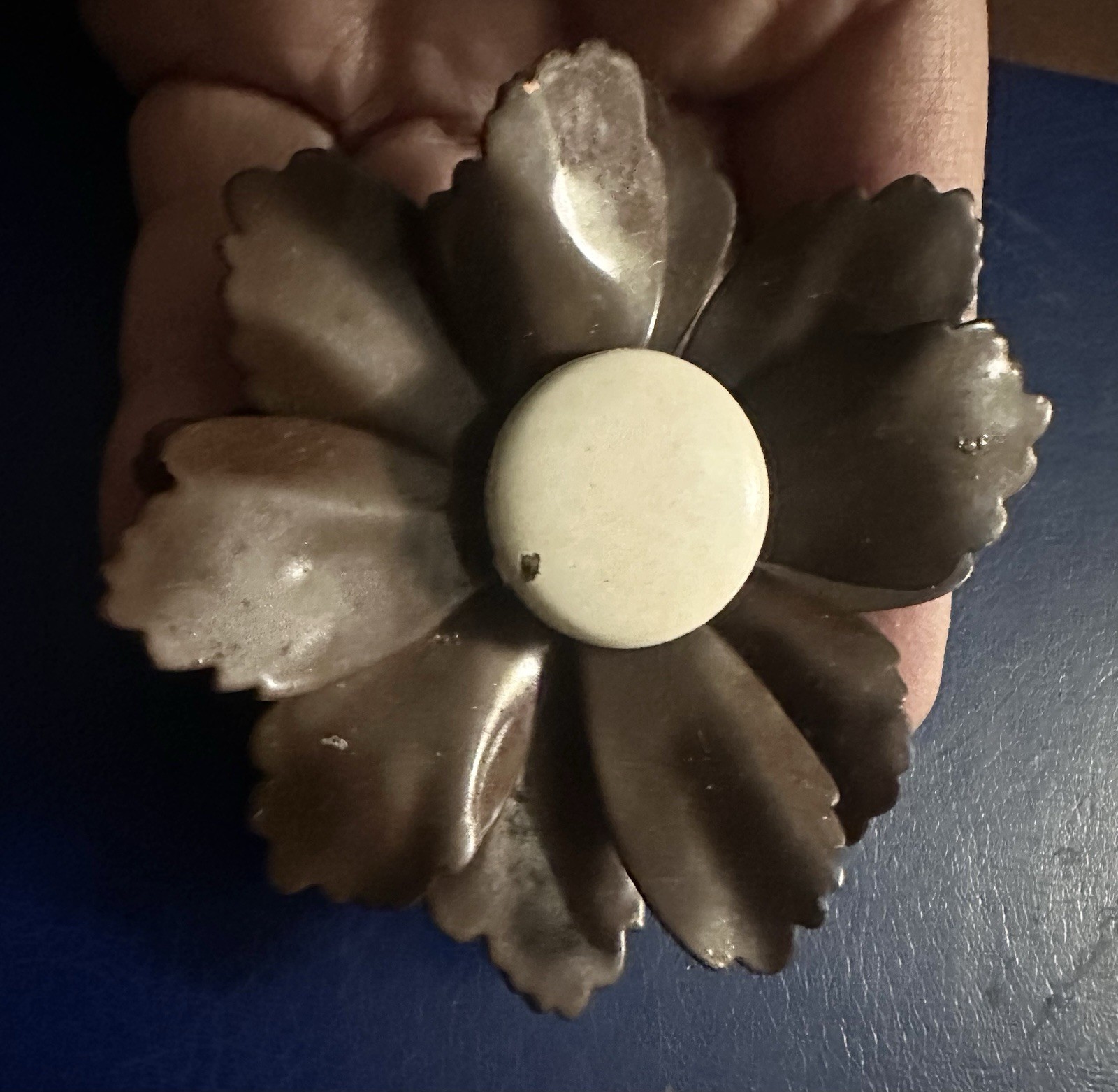 BROWN & WHITE Enamel LARGE Flower Pin Brooch Vintage