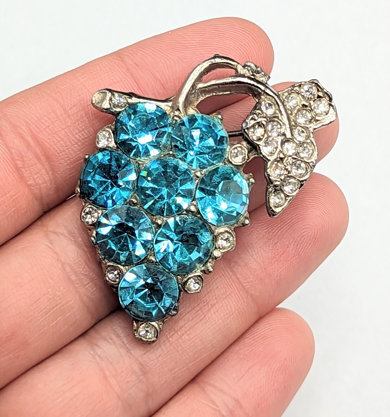 Vintage Aqua Blue Rhinestone Silver Tone Pot Metal Grapes Fruit Brooch Pin
