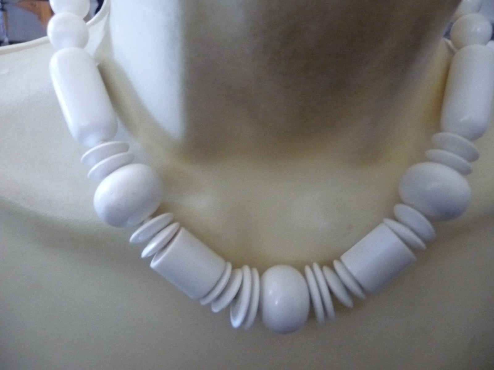 DIFFERENT SHAPED WHITE PLASTIC BEADS COLLAR NECKLACE #30/1