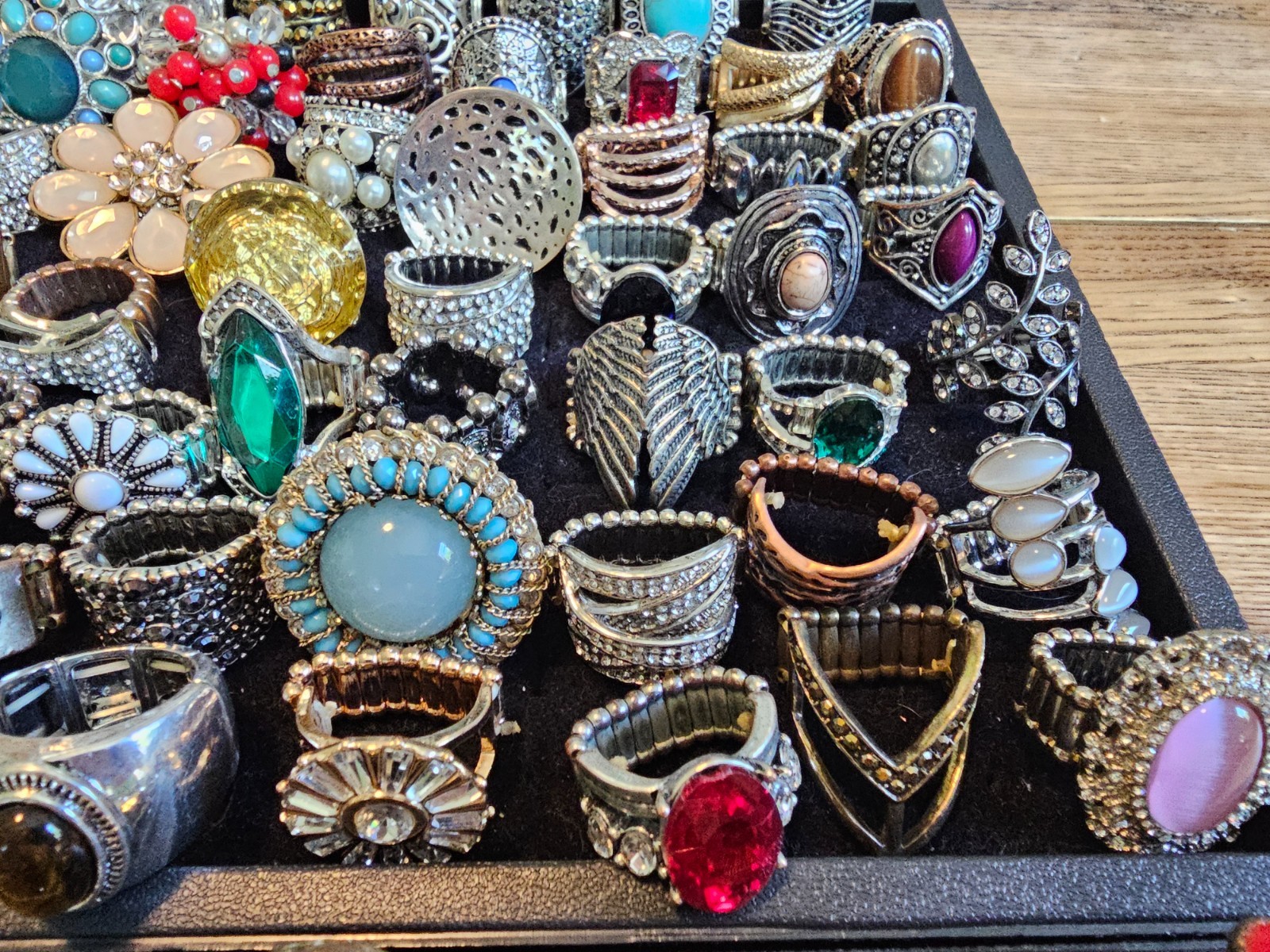 HUGE Lot of 169 Rings All Stretch Bands Rhinestone Retro Fun Colorful Bling!