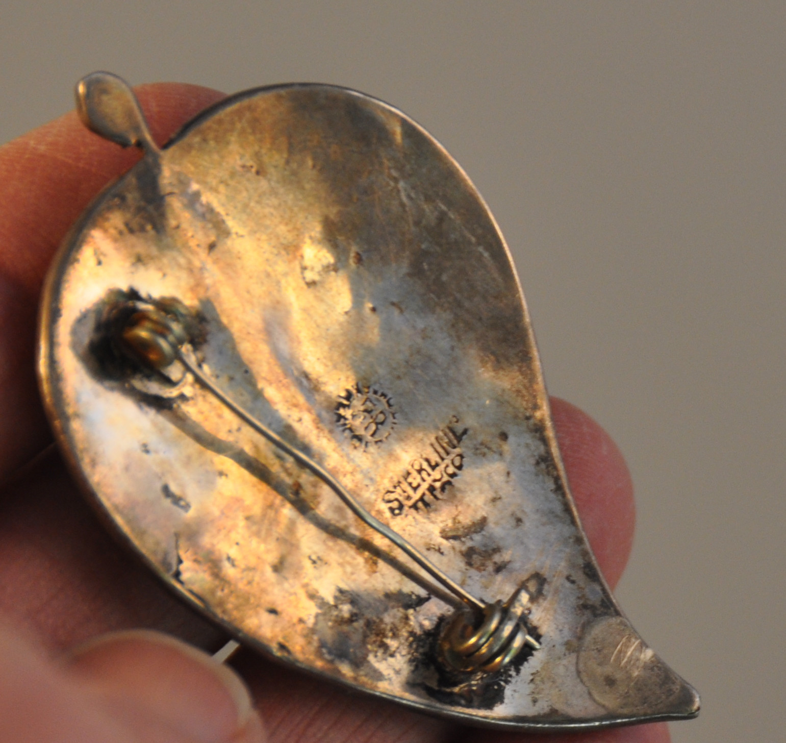 VINTAGE SILVER PIN BROOCH – 925 TAXCO MEXICO – INLAID ABALONE LEAF 2 1/4″ LONG