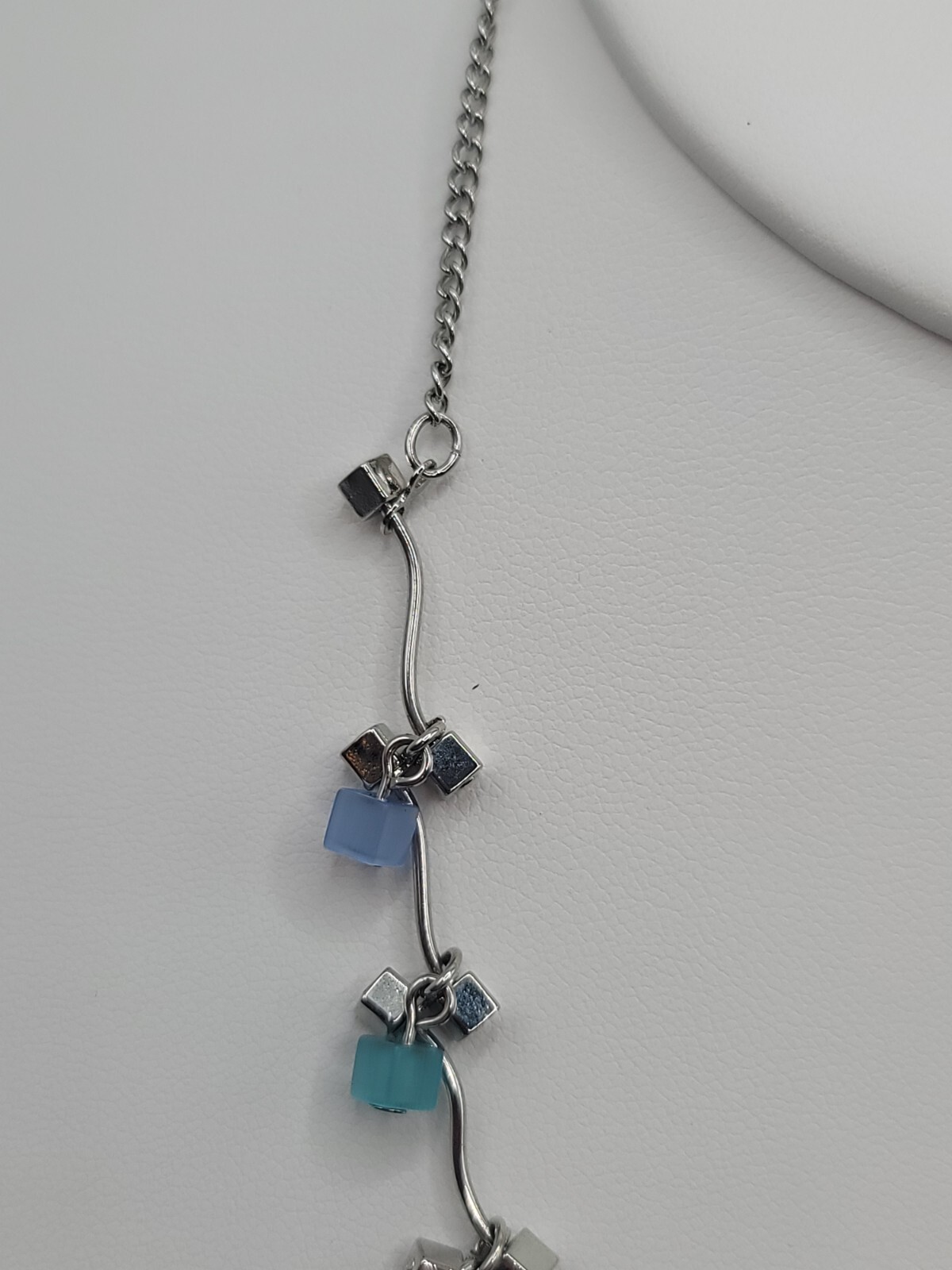 15-17″ Multicolored Cubes On Silvertone Chain Choker Necklace