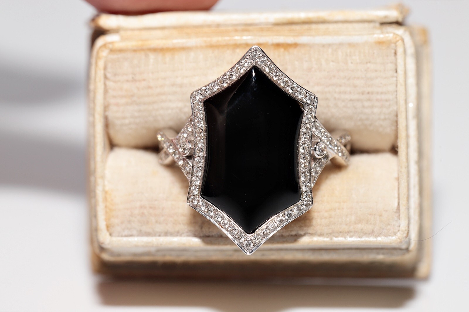 14k Gold Natural Diamond And Onyx Decorated Navette Ring