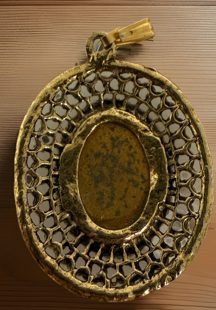 Vintage Gold Tone Neclace Pendant Faux Amber