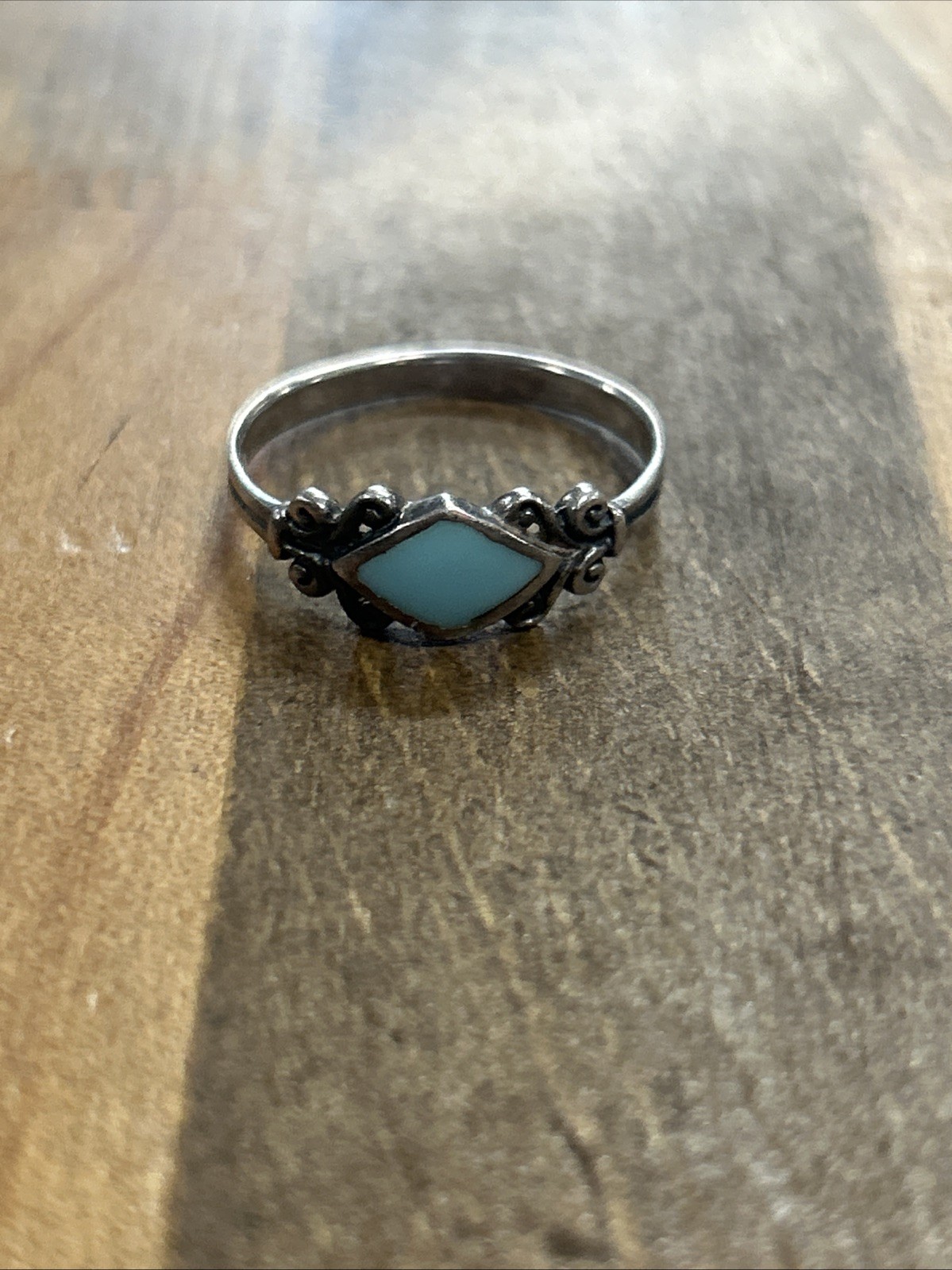 Size 8.75 Vintage Sterling Silver CW Ring With Turquoise Scroll 1.88 Grams