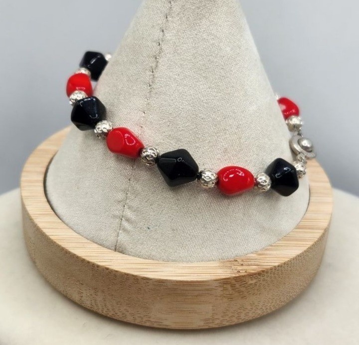 Vintage Red & Black Beaded Bracelet With Silver Tone Accents & Unique Clasp Desi