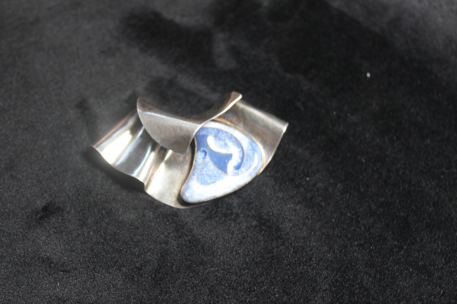 Donna McAfee 1987 Rippling Wave Sterling Silver Enamel Modernist Brooch Pendant
