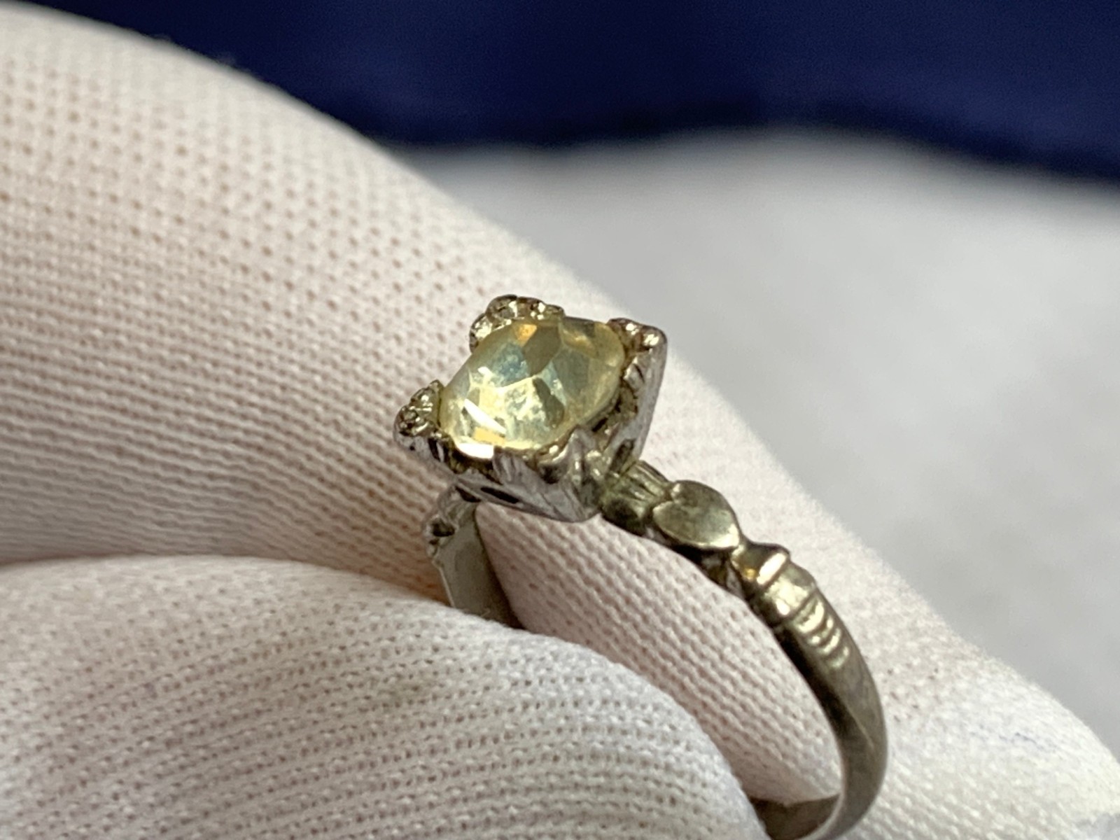 Vtg Sterling Silver Childs Ring 1g Fine Jewelry Size 1.75 Tinted Stone *READ*