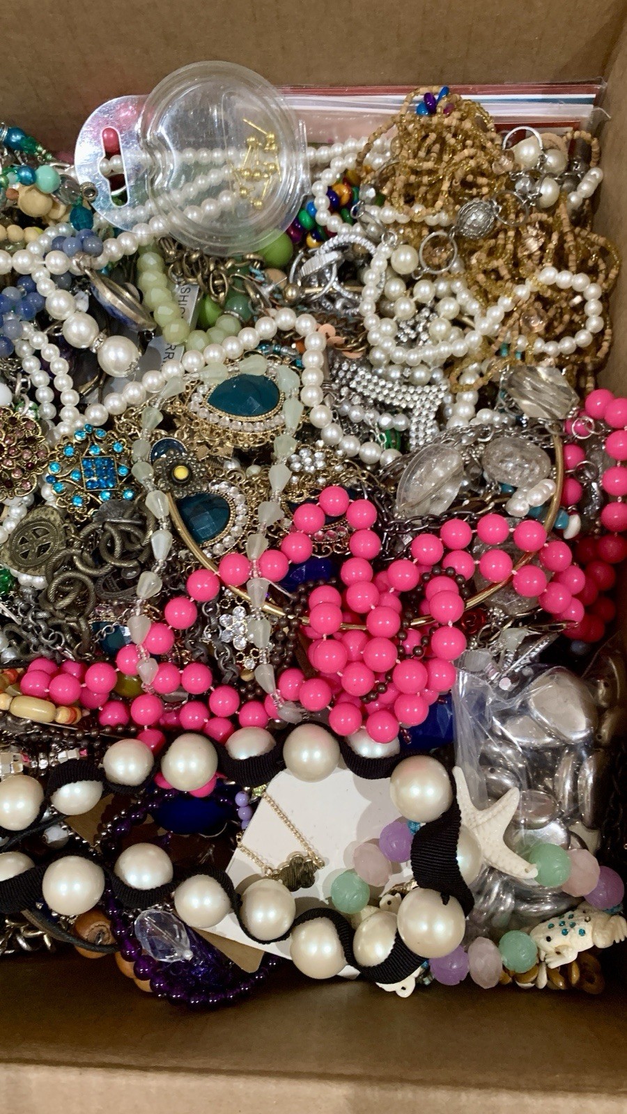 HUGE 19+ POUNDS COSTUME JEWELRY CRAFT WEAR TANGLED JUNK JEWELRY MAKERS LOT# 22