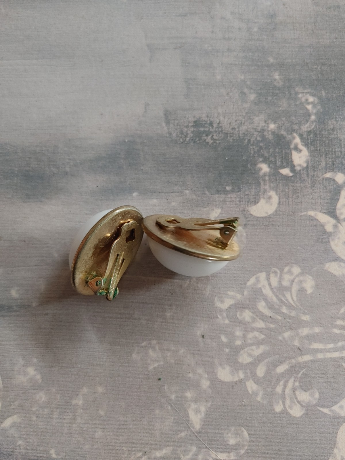 Vintage clip earrings BEC London white oval dome button style 60’s 70’s 80’s MOD