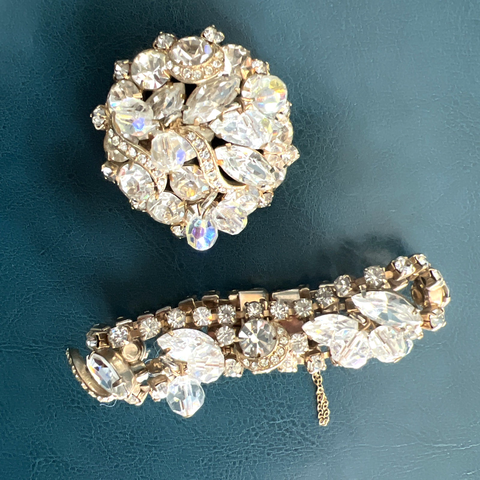 VTG. SIGNED KRAMER CLEAR RHINESTONE and CRYSTAL CHA CHA BROOCH and BRACELET SET