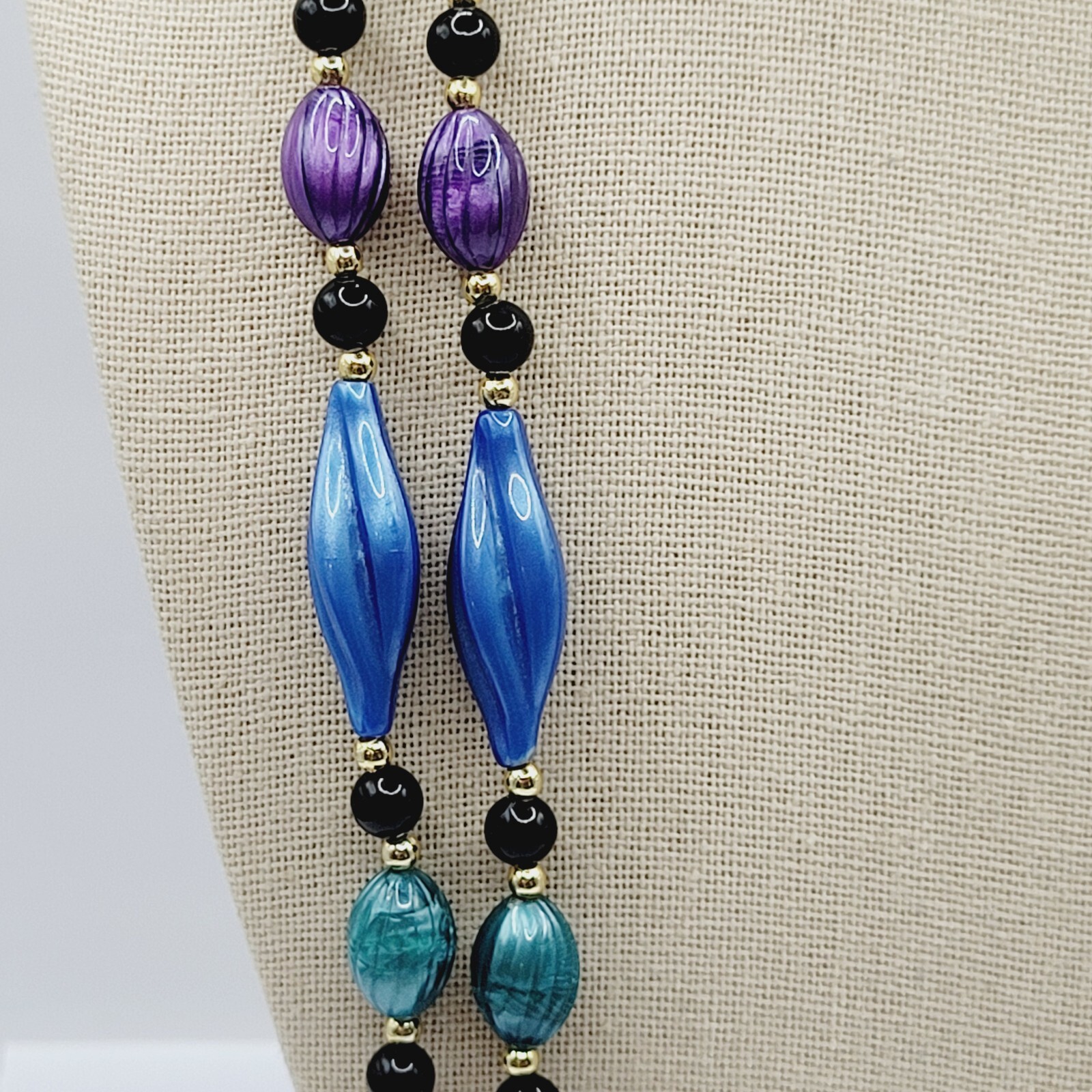Peacock Colors Purple & Blues Gold Tone Acrylic Lucite Beaded Vintage Necklace
