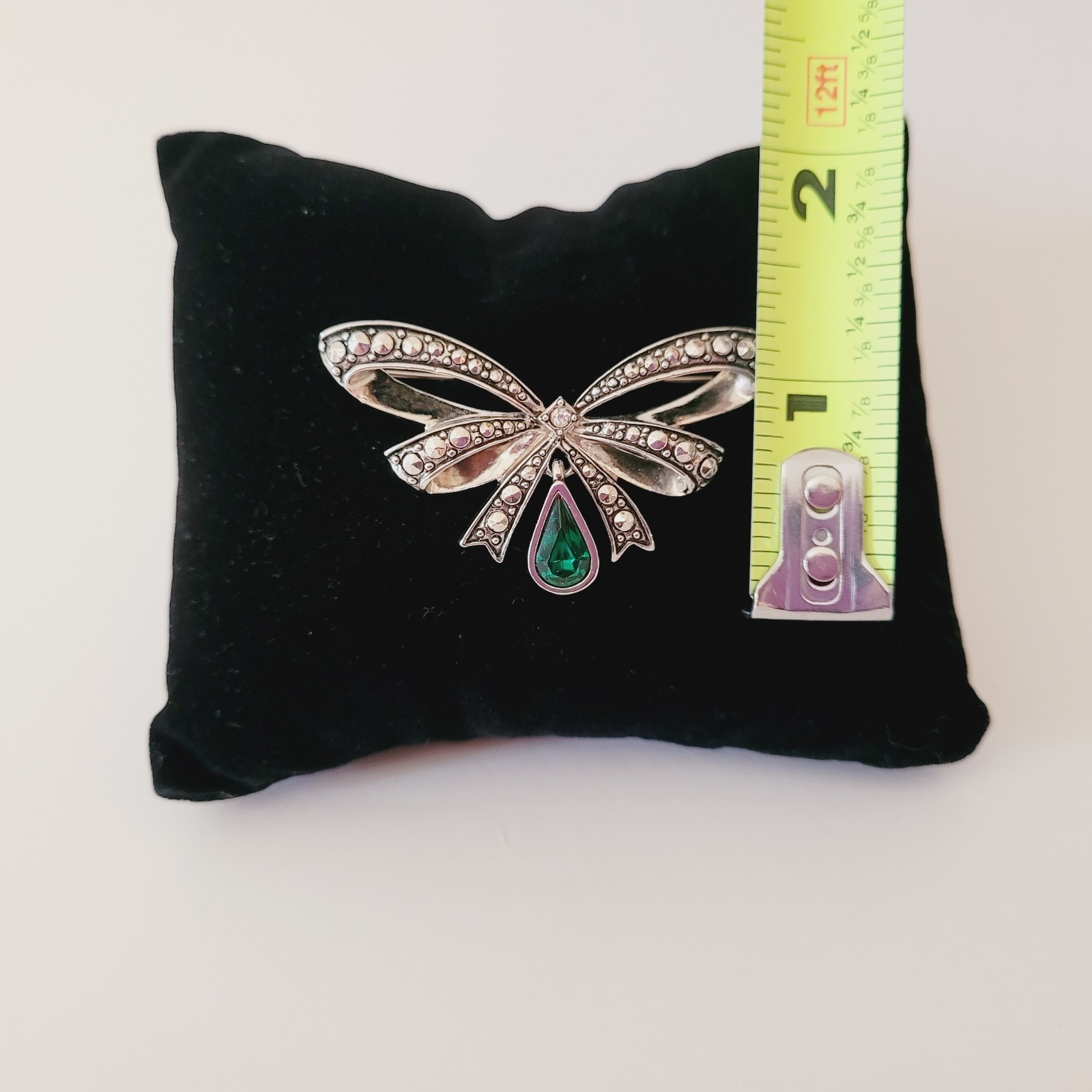 Vintage Avon Brooch Birthstone Bow Pin May Emerald Green Drop Rhinestone 2″