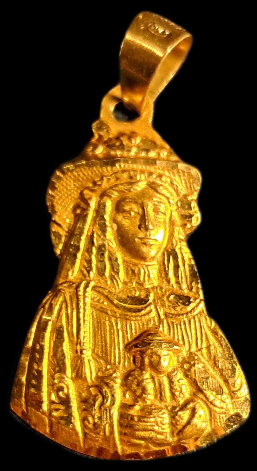 Fine Vintage Retro 18k Gold Madonna and Child Religious Pendant Medal