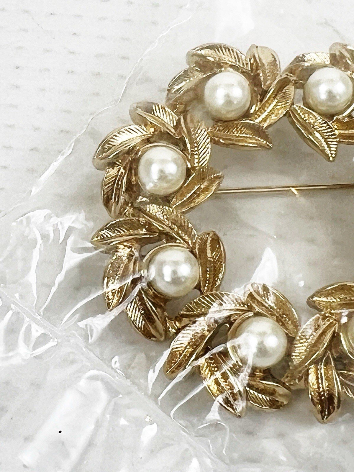 Vintage 1971 Avon Evening Creation Faux Pearl & Leaves Wreath Circle Pin Brooch