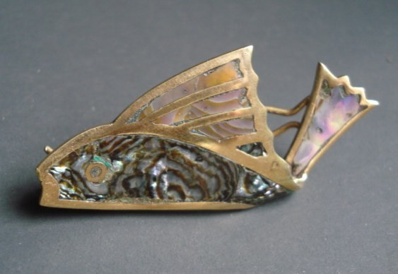LOS CASTILLO Taxco FISH Shaped Scarf Clip BROOCH Mexico BRASS & ABALONE Signed
