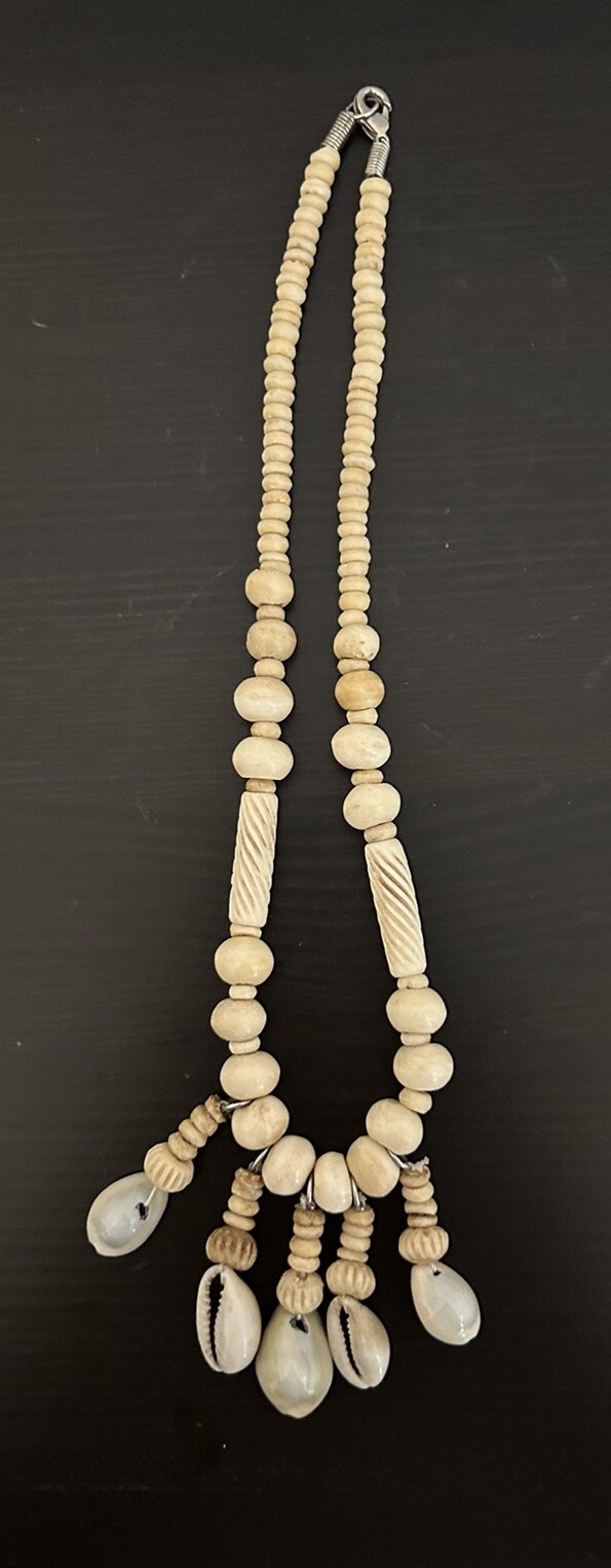 Vintage Boho Surfer Wooden Bead & Cowrie Shell Necklace 16.5 In Choker Tan