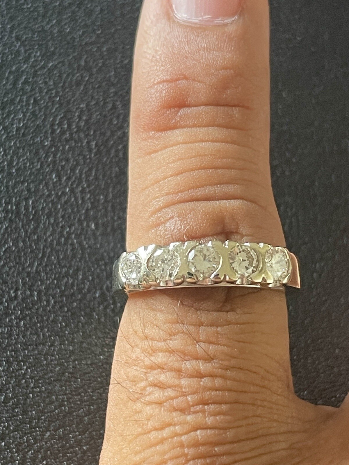 14k White Gold 1.00 ctw 5 Stone Diamond Band (H29)