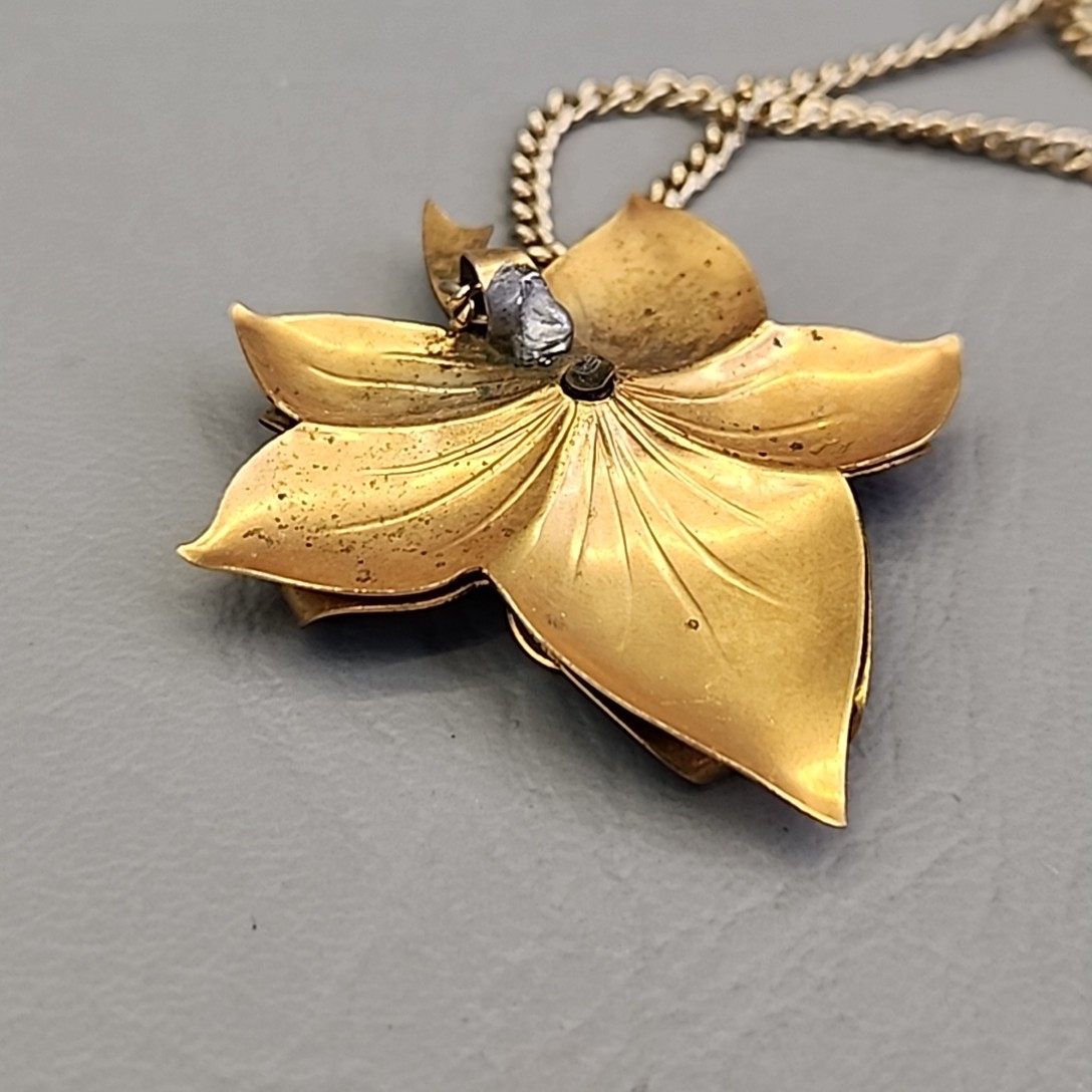 Vintage Leaf Necklace Layered Enamel Rhinestone Gold Tone 23.5″