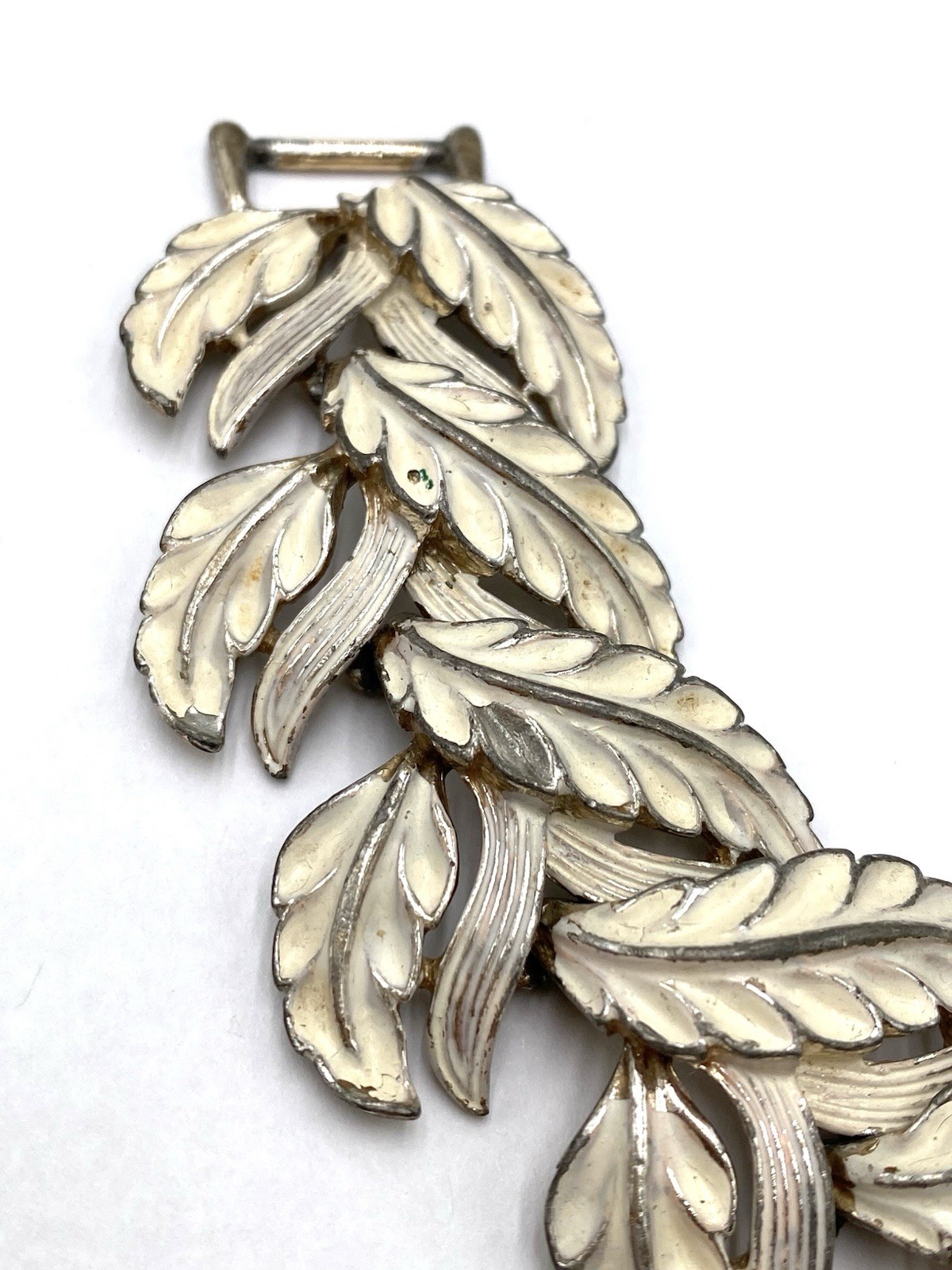 Vintage Bracelet Leaves Linked White Enamel Finish Estate 6.5” Flaw