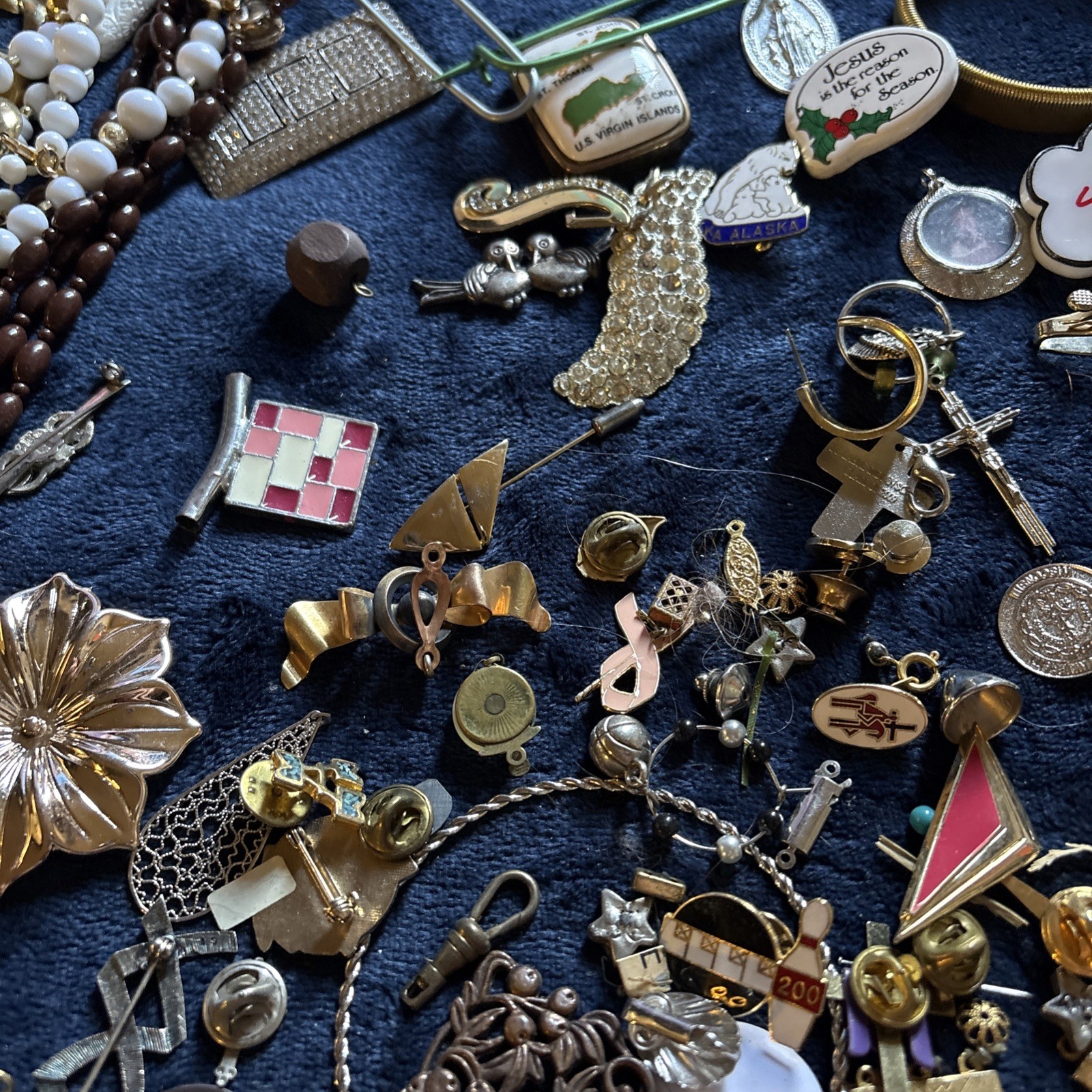 3lbs Custome Jewelry Lot Vintage Pins Braclets Necklaces 50s 60s 70s 80s #1