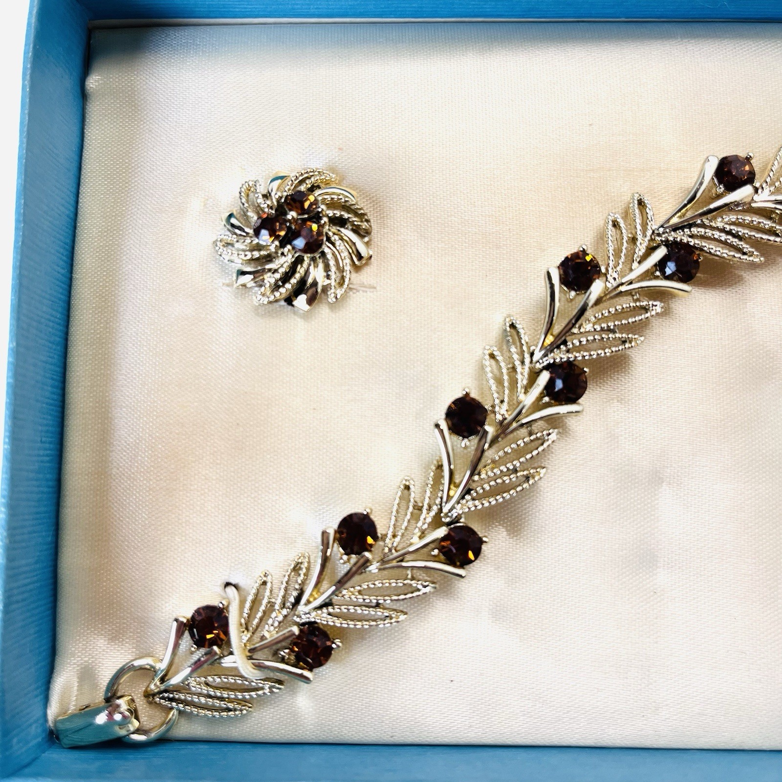 Vtg Lisner Earrings & Bracelet Set -Gold Tone – Topaz Glass -New Old Stock 7.25”