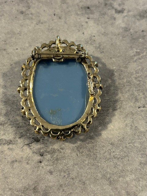Victorian Style Cameo Brooch Pin Blue Silver Tone white Floral