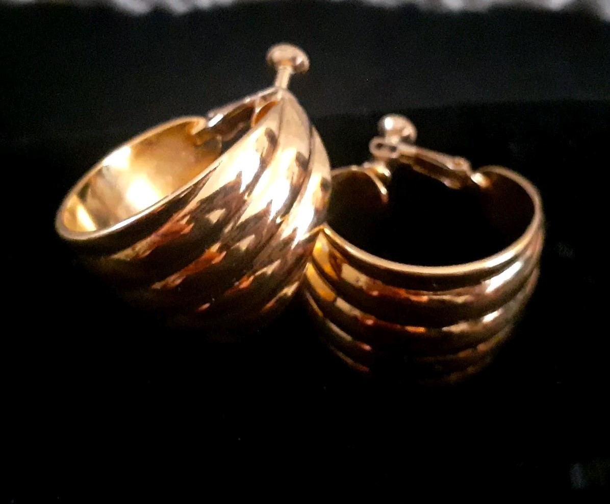 Vintage Napier Goldtone Wide Hoop adjustable clip on Earrings